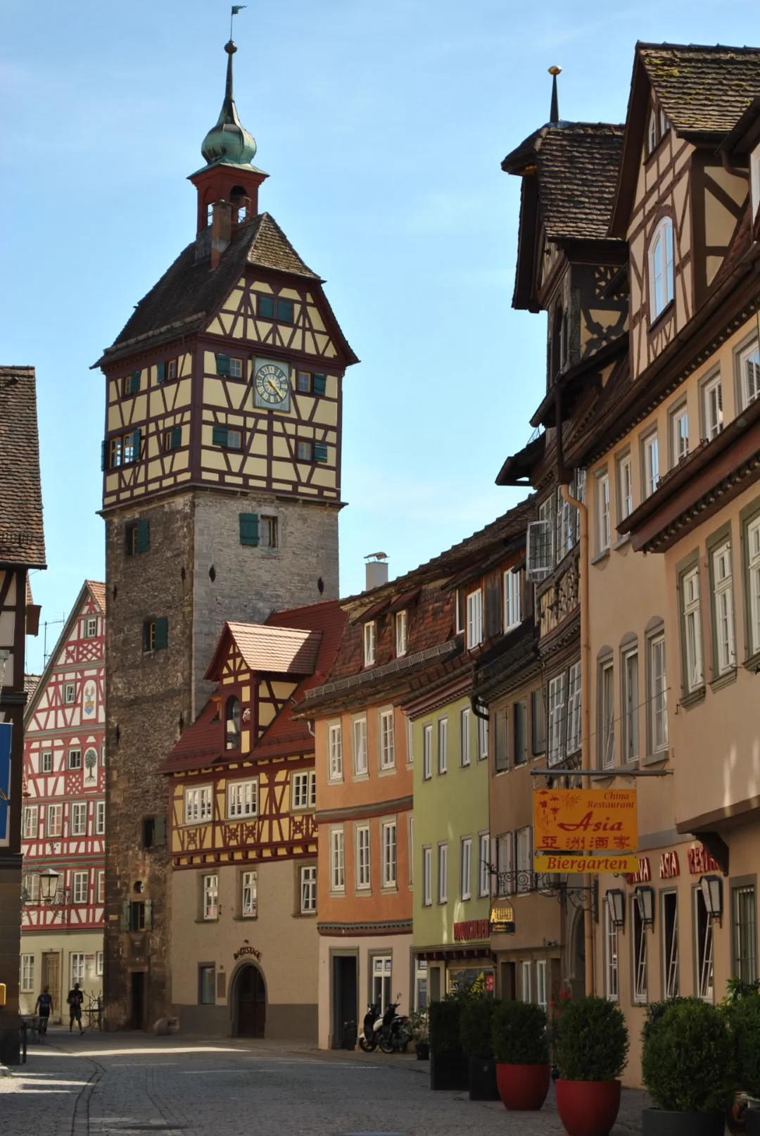 Torre histórica e casas de enxaimel na Rota Romântica, roteiro personalizado na Alemanha