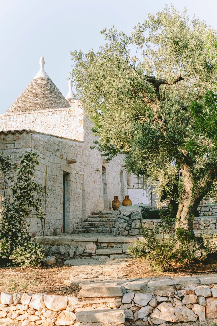 Trulli de pedra entre oliveiras na Puglia, roteiro personalizado em Puglia, Itália